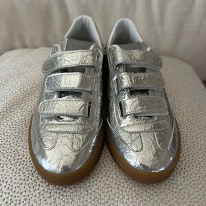 P448 Capri Silver Sneakers
